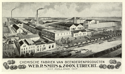 822135 Gezicht op het fabriekscomplex van de Beenzwartfabriek Wed. P. Smits & Zoon (Hogelanden O.Z. 3) te Utrecht.N.B. ...